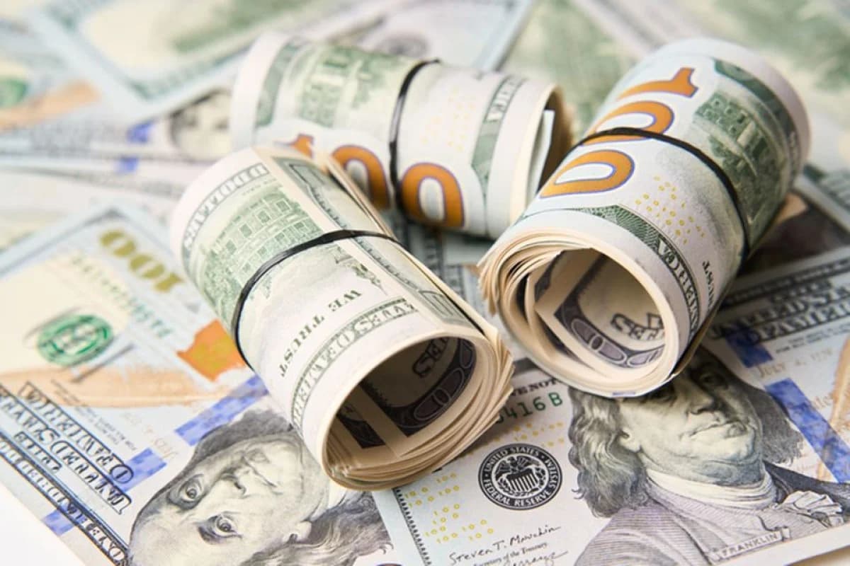 Dólar recua e Bolsa dispara após empate técnico em pesquisa eleitoral