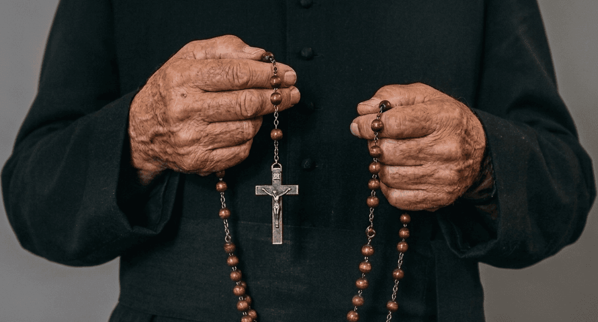 Como líderes religiosos são remunerados e quais são seus direitos