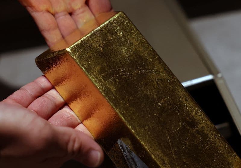 Ouro recupera patamar de Us$ 4.400 com alta do dólar e incertezas nos EUA