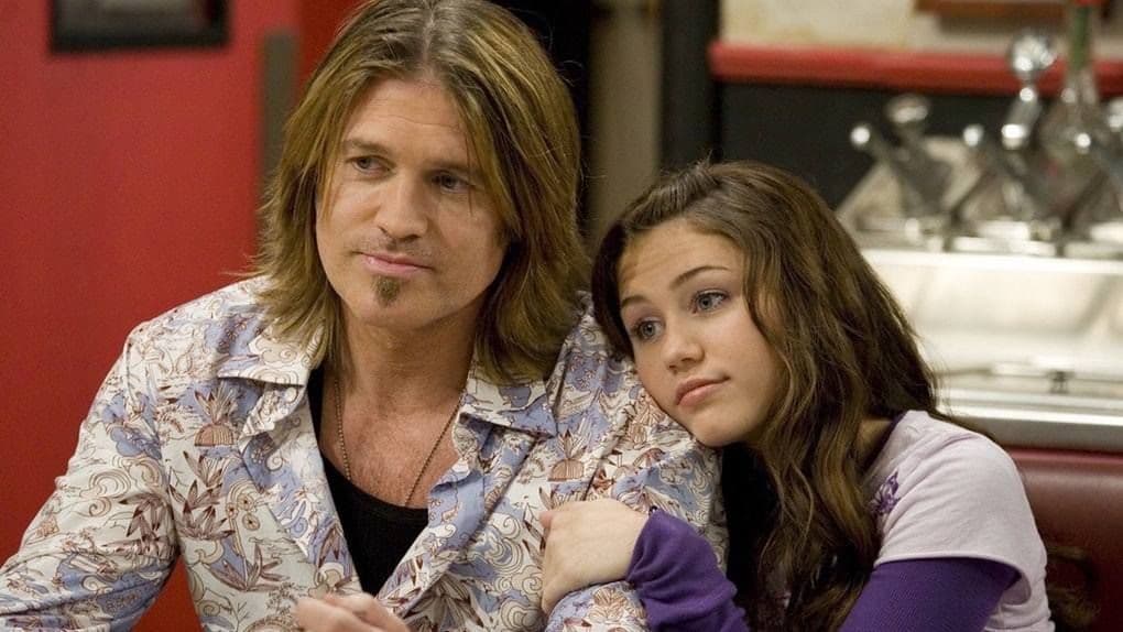 Billy Ray Cyrus apoia nova identidade de Miley sem sobrenome