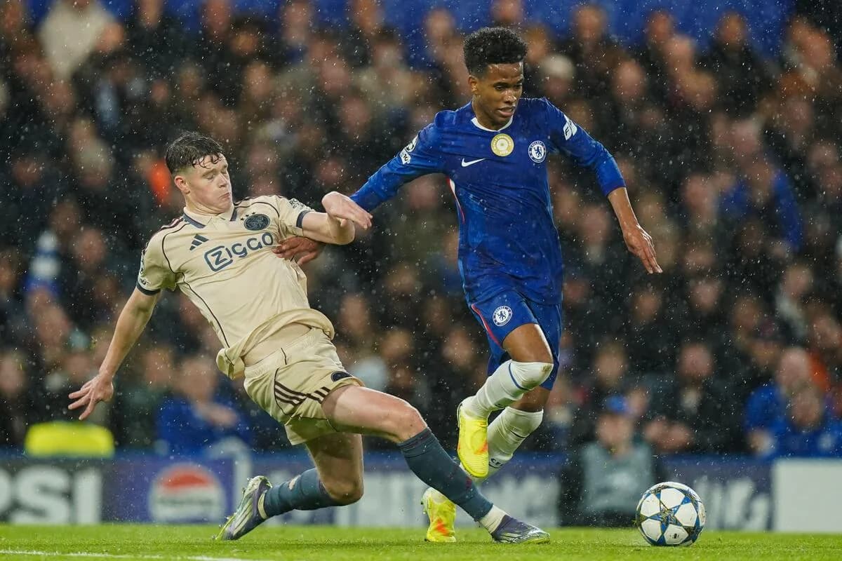 Estêvão enfrenta pressão no Chelsea com chegada de Xabi Alonso