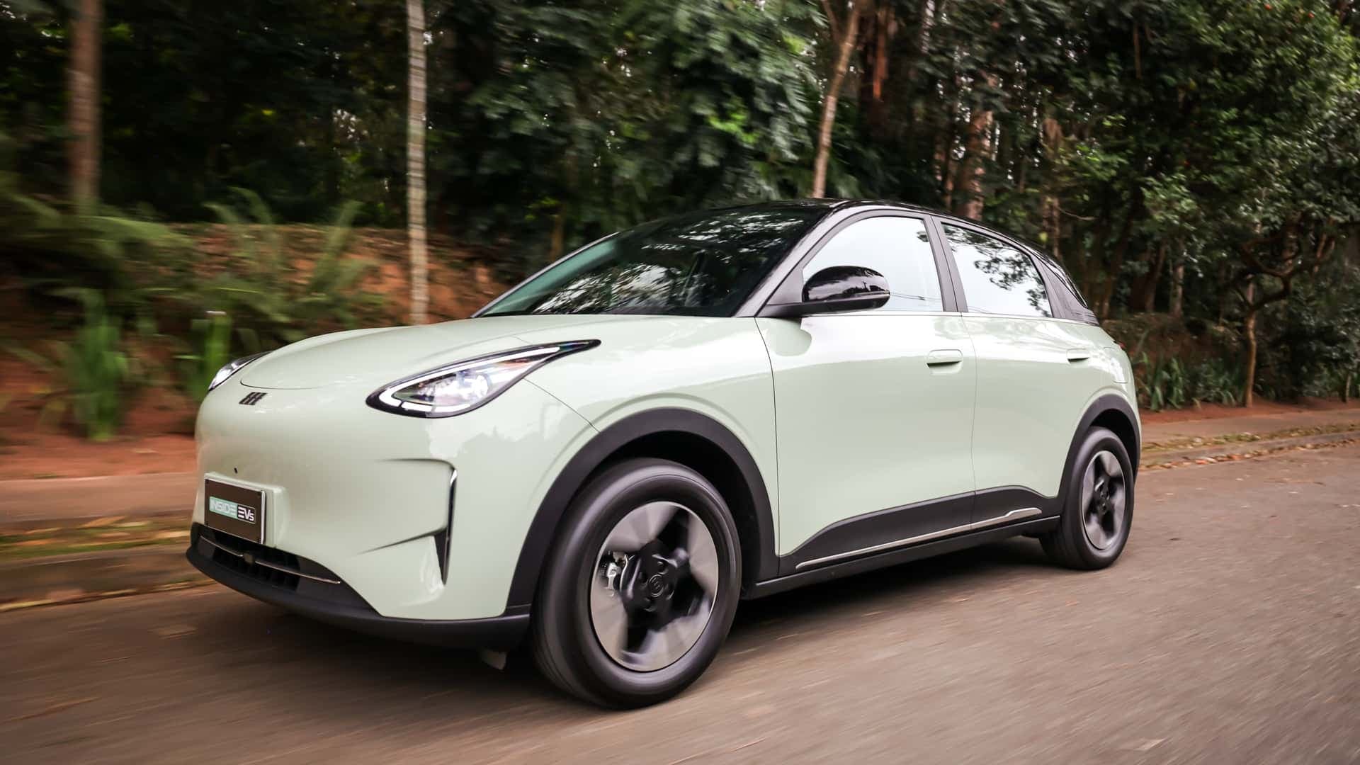Geely lança vendas diretas no Brasil com até 11% de desconto para profissionais e PcD