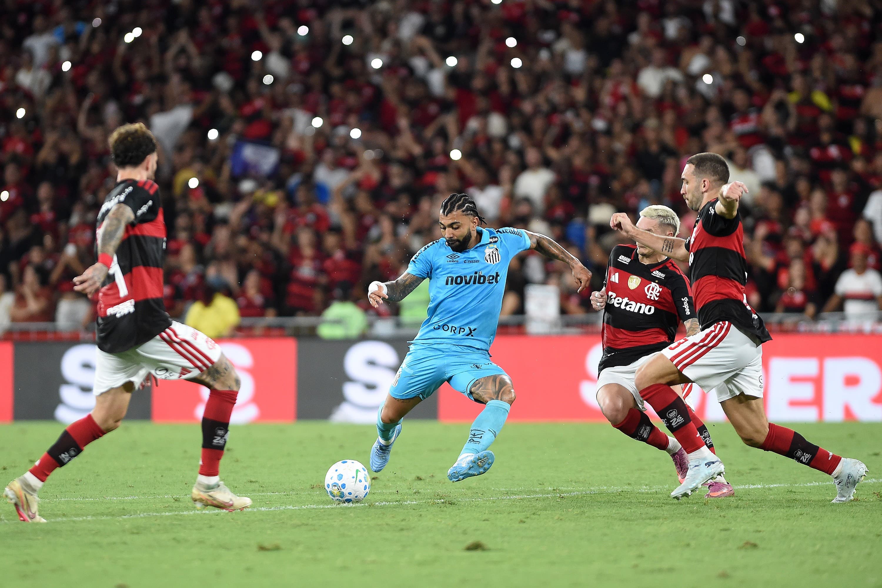 Gabigol esclarece renovação com o Flamengo e relembra momento decisivo no Maracanã