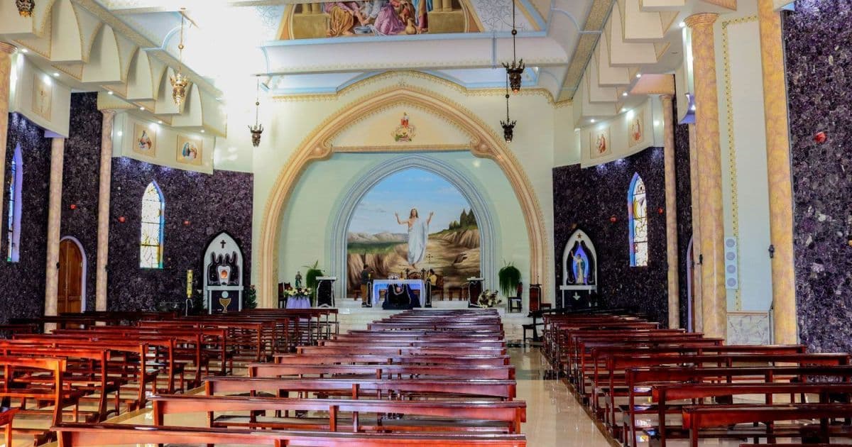 Ametista do Sul guarda a maior jazida do mundo e uma igreja revestida de pedras preciosas