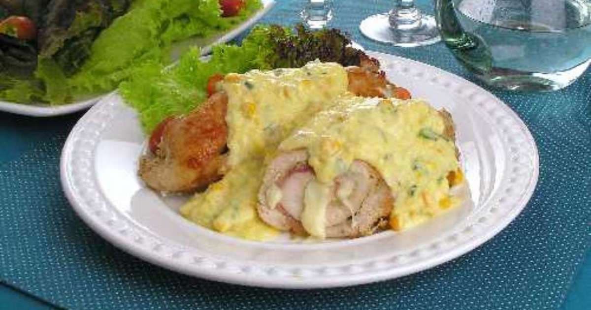 Receita caseira: rolê de frango recheado ao creme de milho