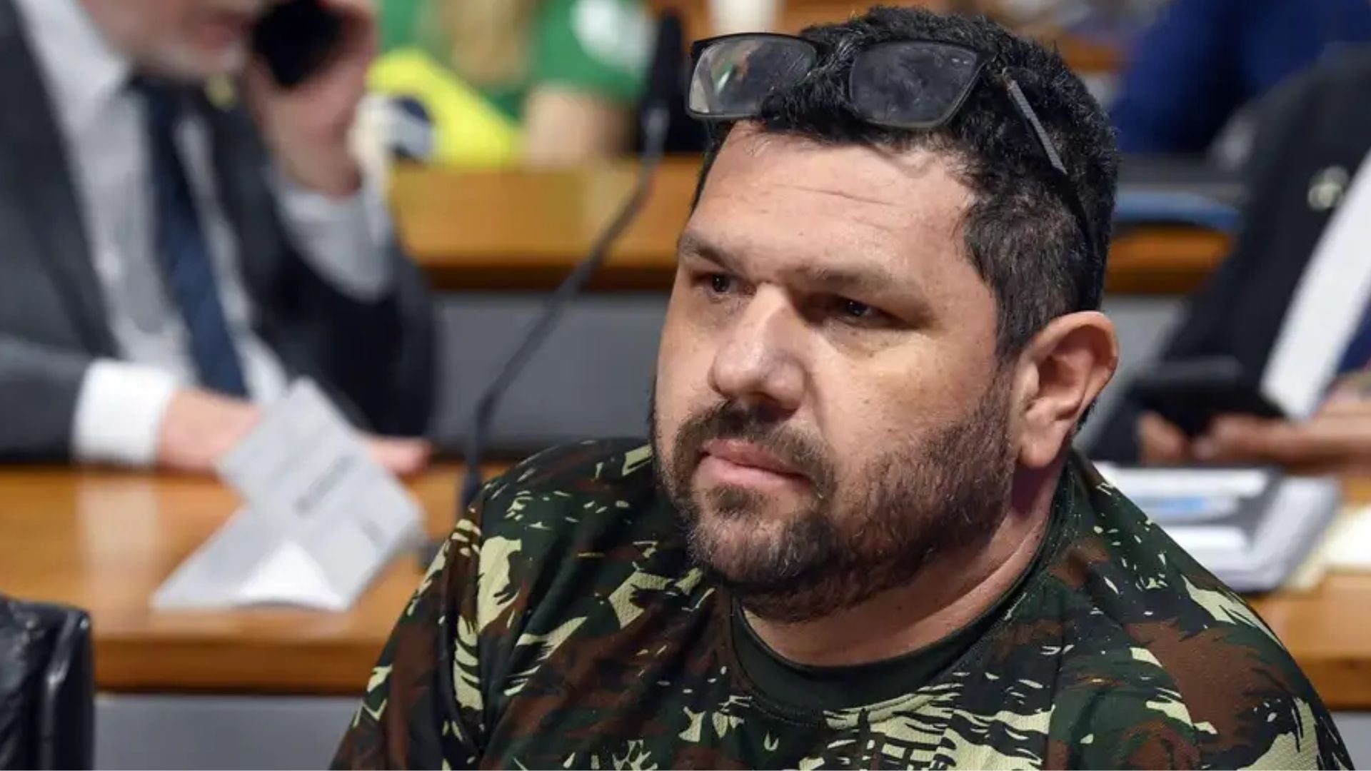 Foragido da justiça, Oswaldo Eustáquio registra candidatura a deputado