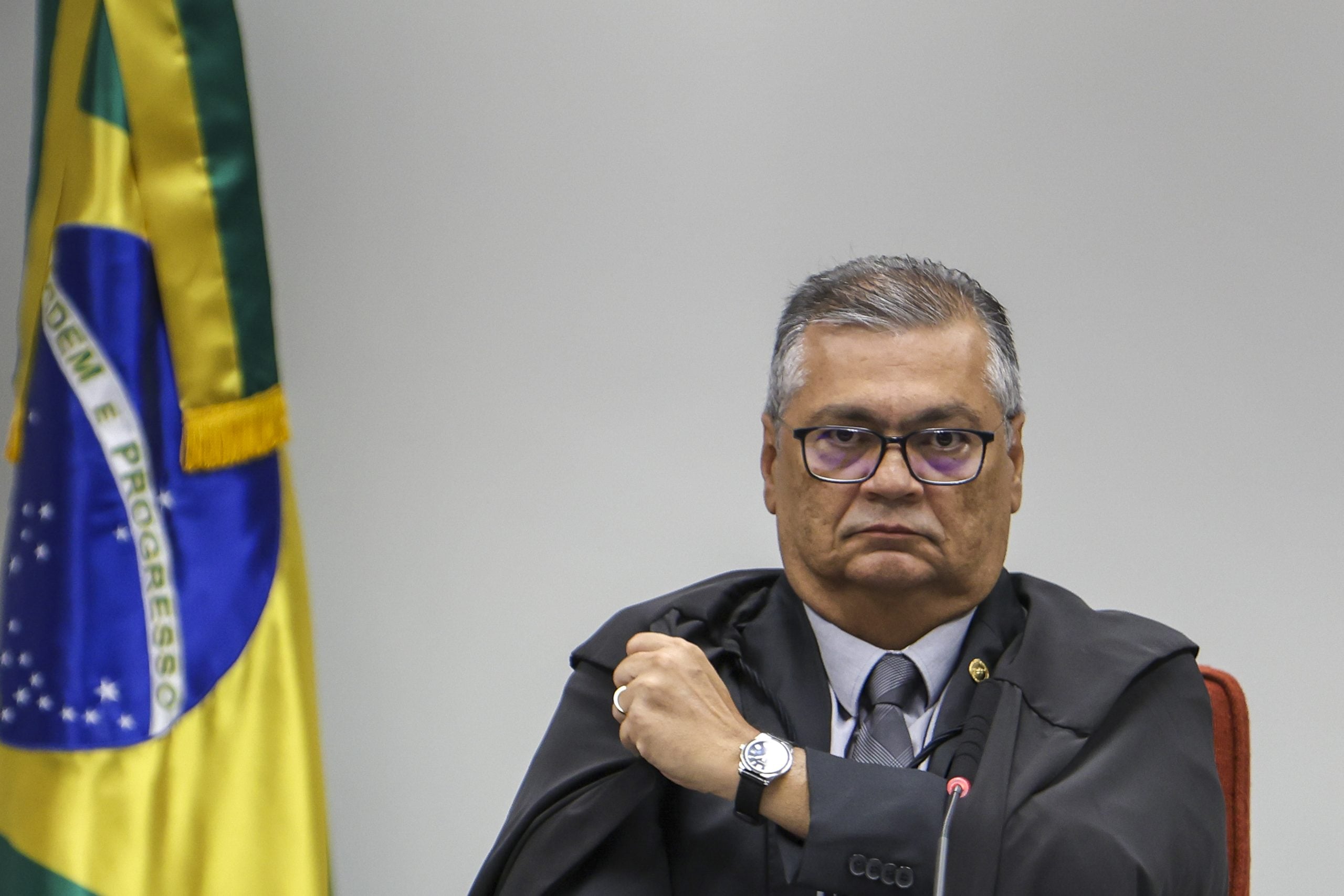 Dino retira sigilo de investigações sobre filme “Dark Horse”