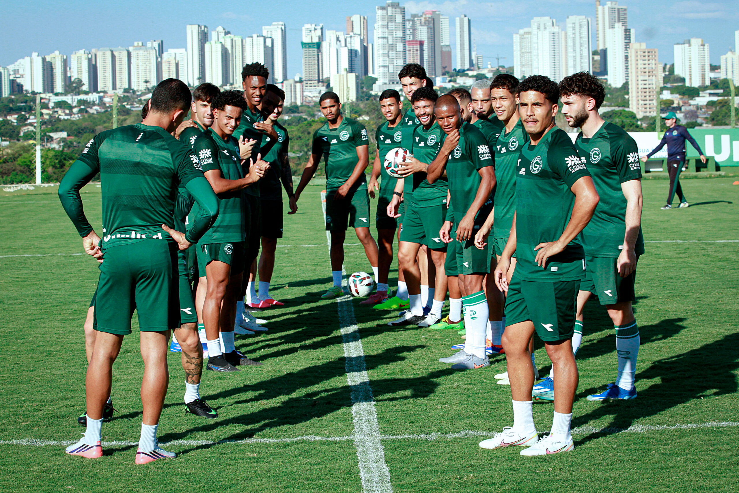 Jogadores do Goiás publicam carta aberta sobre salários atrasados