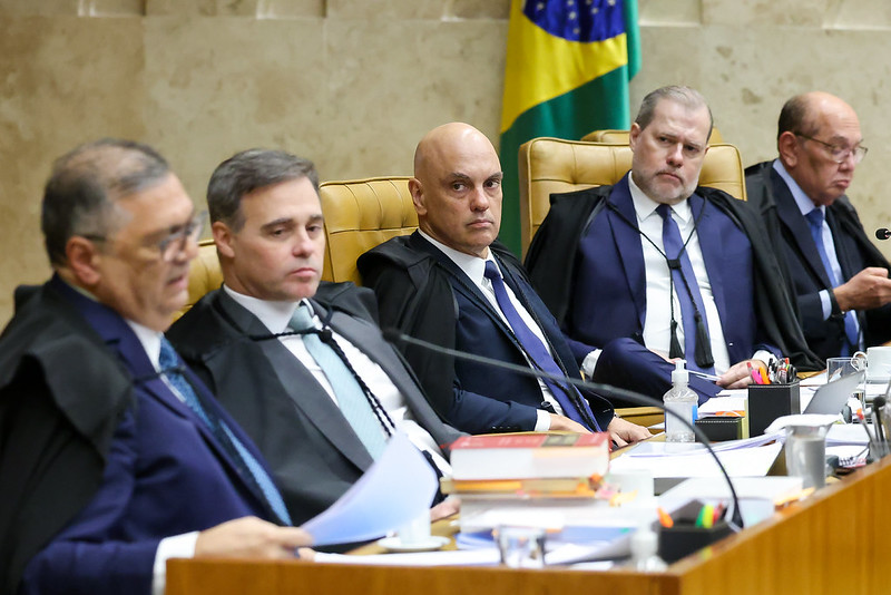 Senadores bolsonaristas criticam adiamento e tentam separar casos de Moraes e Mendonça