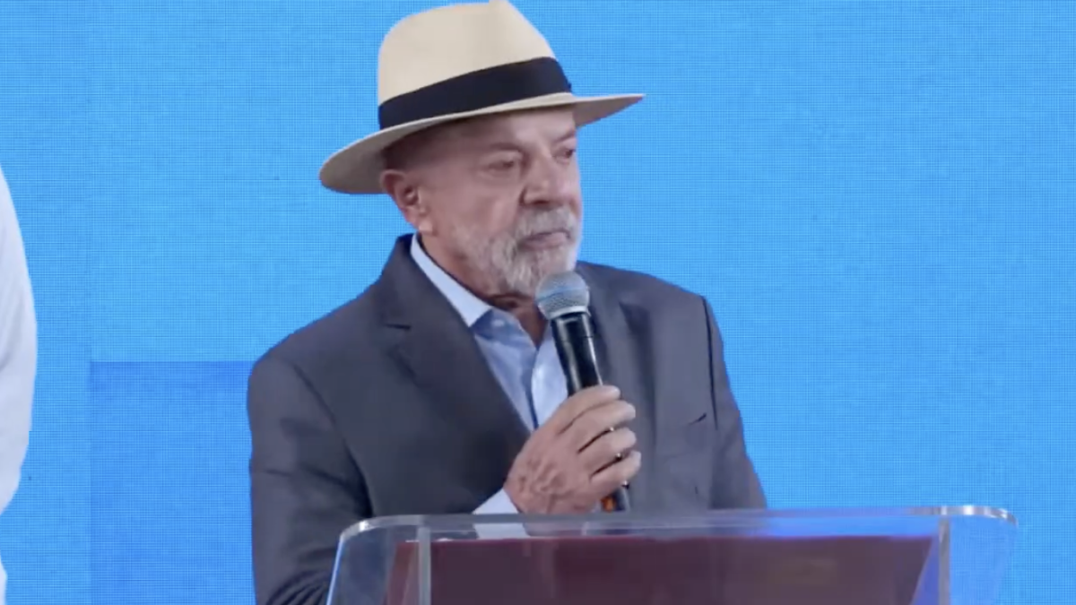 Lula critica gestão de Pazuello na pandemia e defende força do Sus