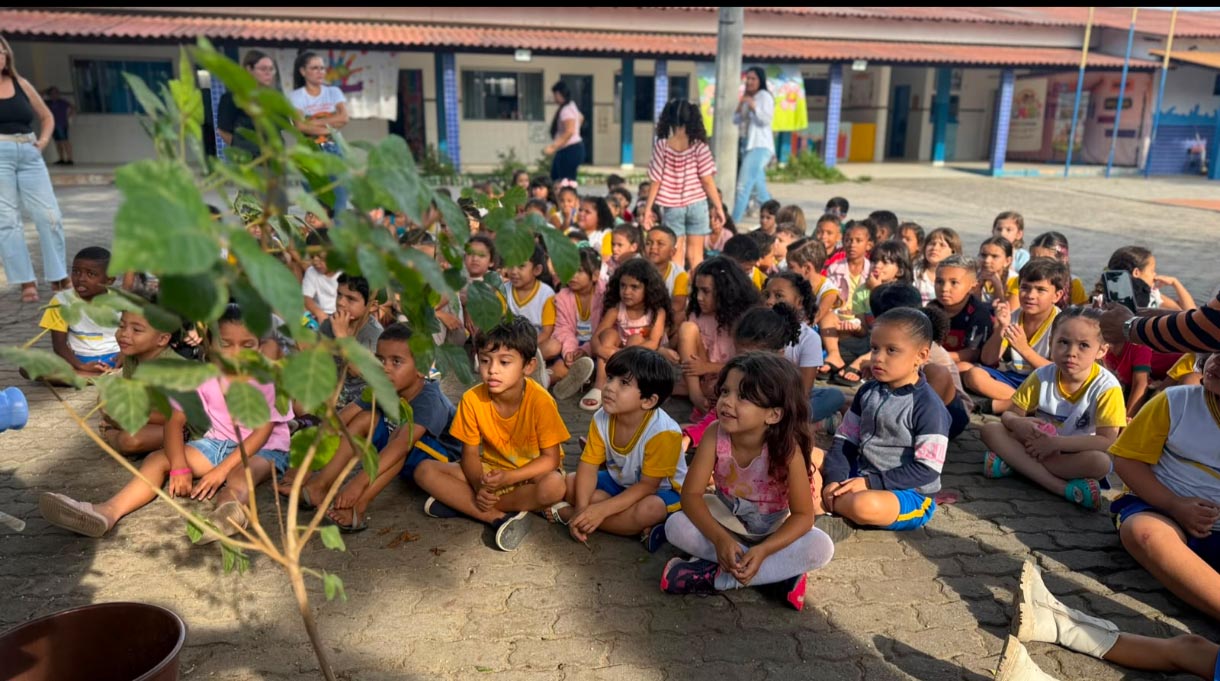 Dia da Árvore vira aula prática de preservação para crianças