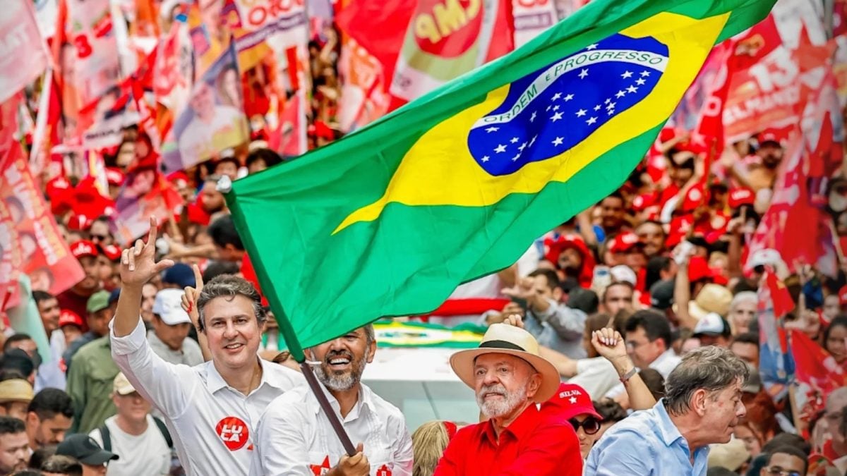 Campanha de Lula foca em indecisos com guia de diálogo e 'sem briga'