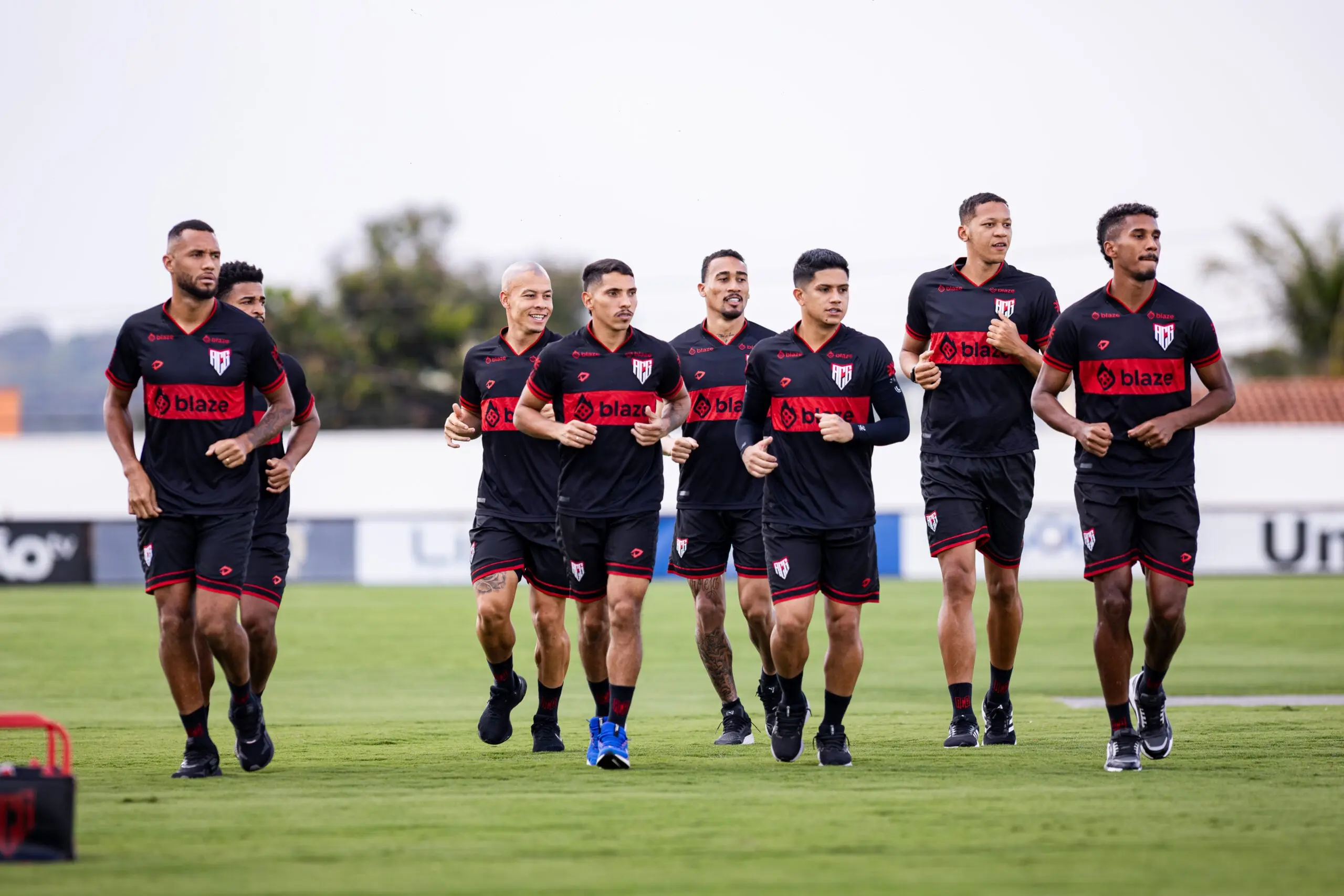 Atlético-GO encara São Bernardo para se manter no G-6 da Série B