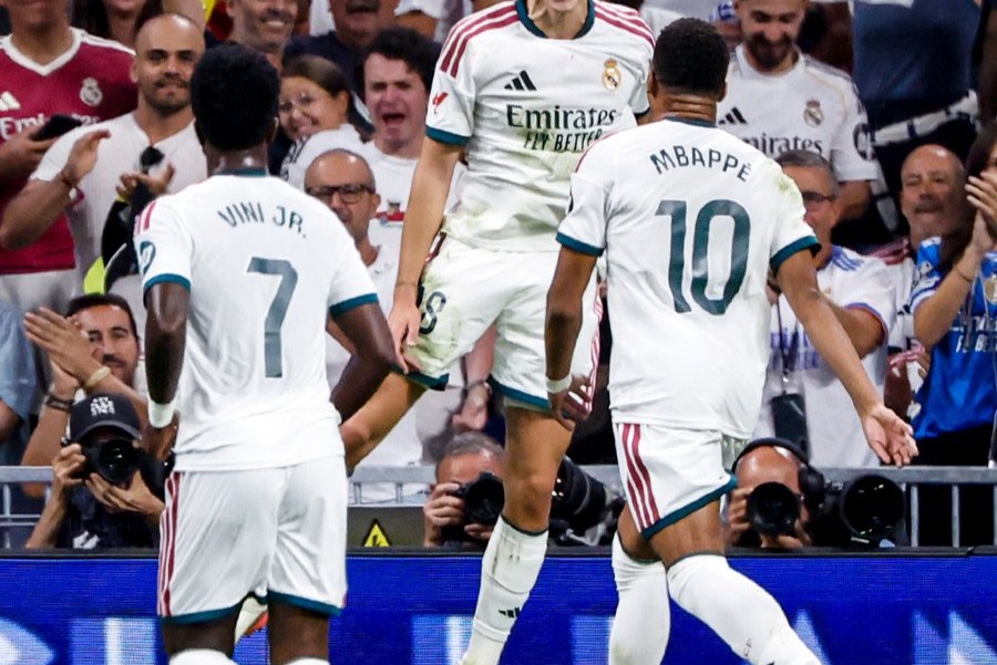 Jornal espanhol afirma que Vini Jr. perde espaço para Mbappé no início da temporada