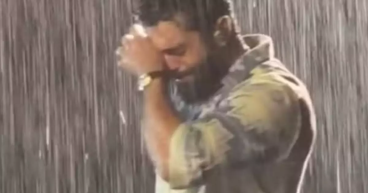 Henrique se emociona e revela esgotamento em show debaixo de chuva
