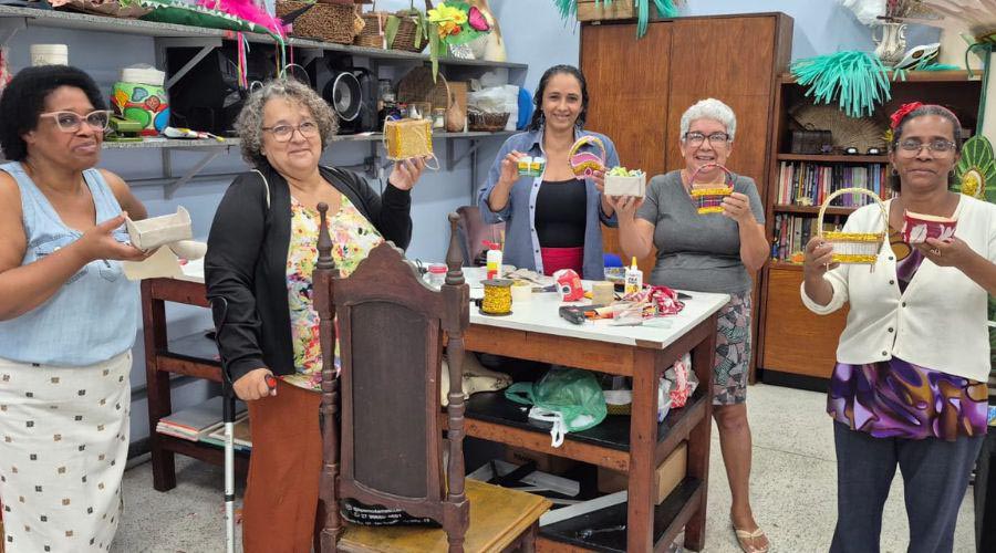Artesanato e memória viram terapia comunitária na Estação Leopoldina