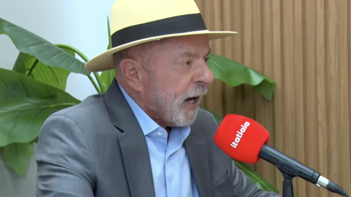 Bolsonaro e envolvidos em tentativa de golpe devem ficar presos, diz Lula