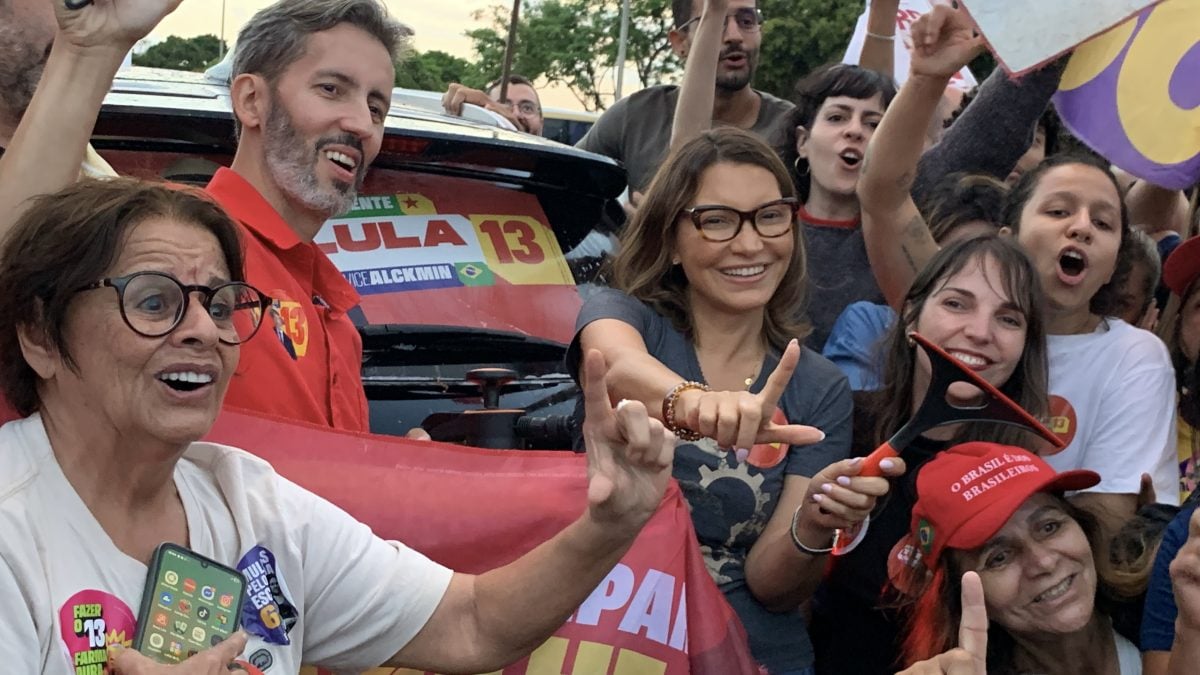 Janja participa de bandeiraço e adesivaço com Leandro Grass em Brasília