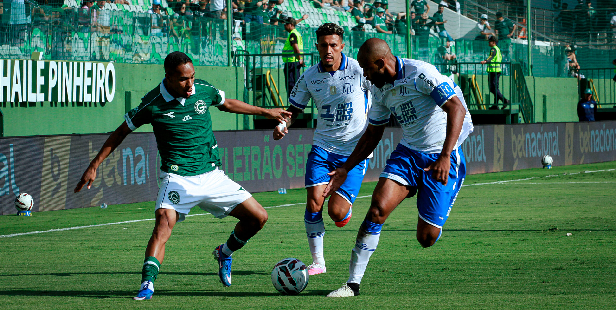 Goiás vence o Avaí de virada por 2 a 1 em Goiânia
