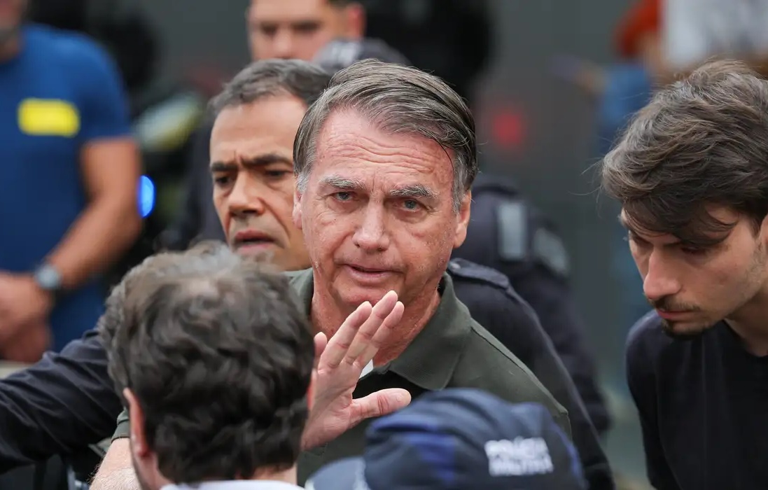 Defesa de Bolsonaro desiste de pedir suspensão da pena