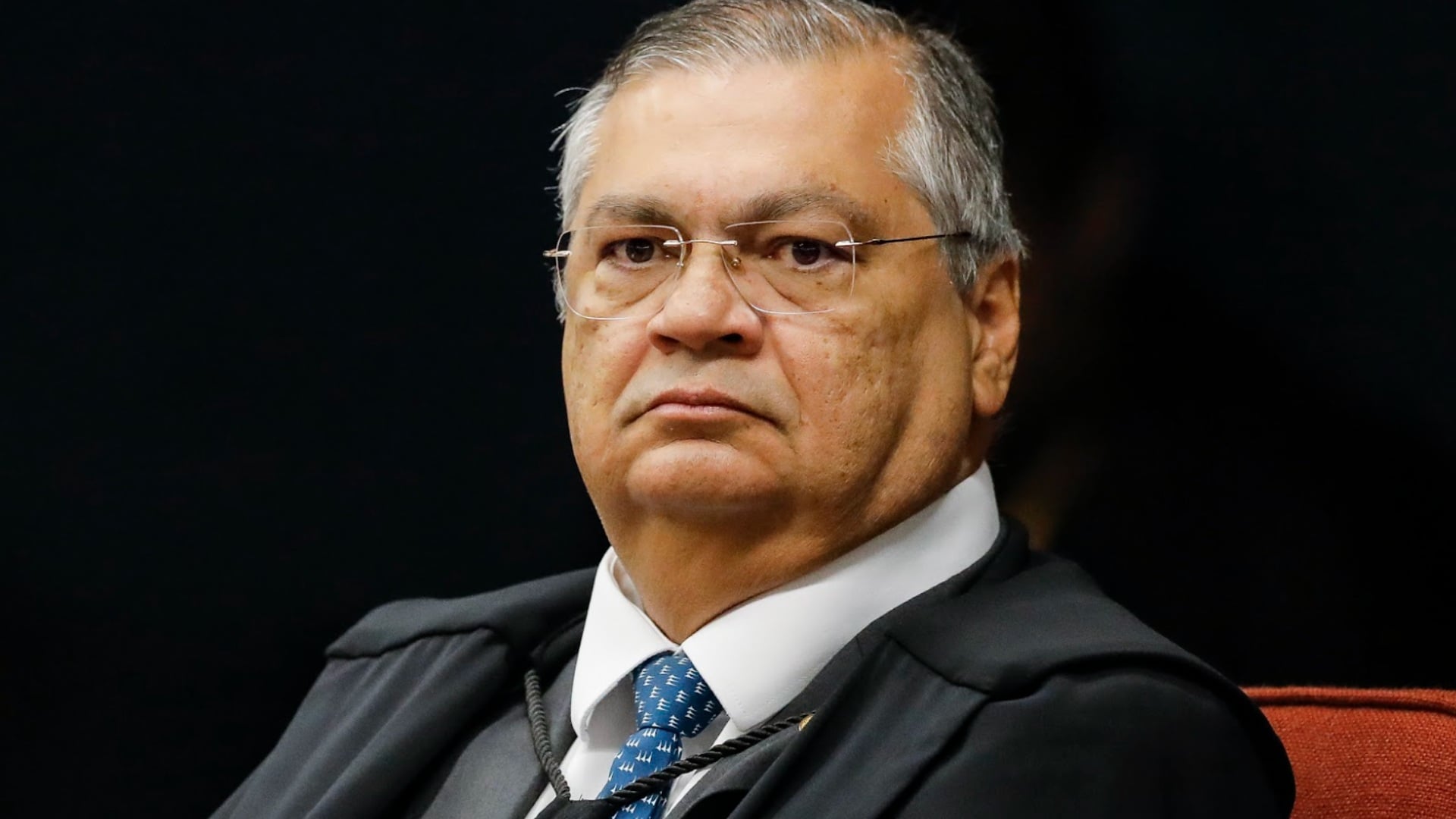 Dino critica “morosidades inexplicáveis” em investigações