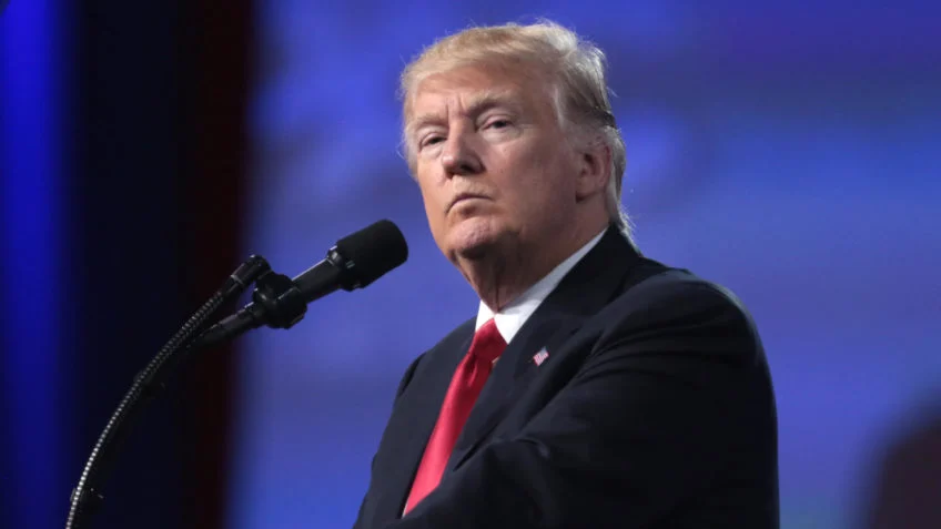 Trump avalia suspender exportações de diesel por 90 dias antes das eleições de meio de mandato