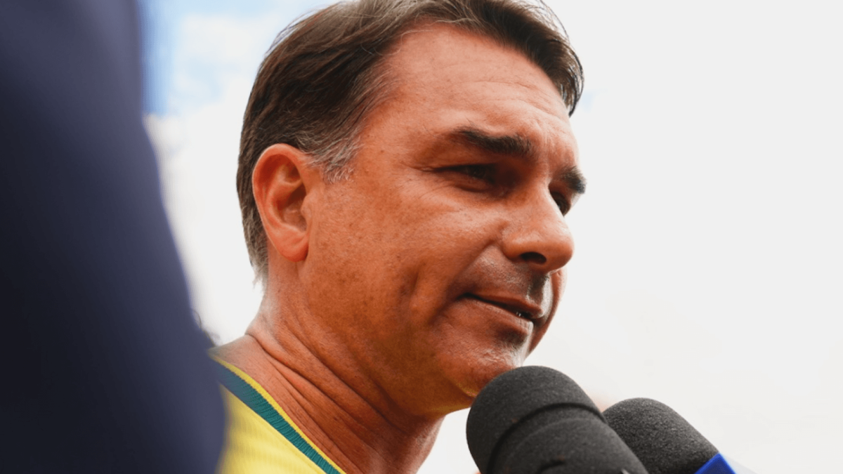 Flávio diz que Bolsonaro levou água ao Nordeste; obra começou no governo Lula