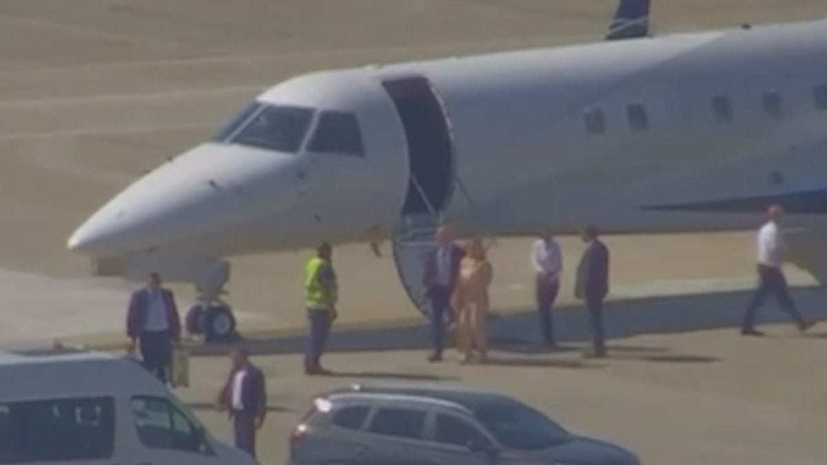 Vídeo mostra Alexandre de Moraes desembarcando de jato ligado a Vorcaro