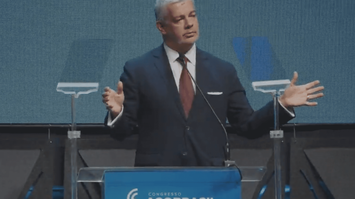 Carga tributária brasileira é um "autotarifaço", critica economista