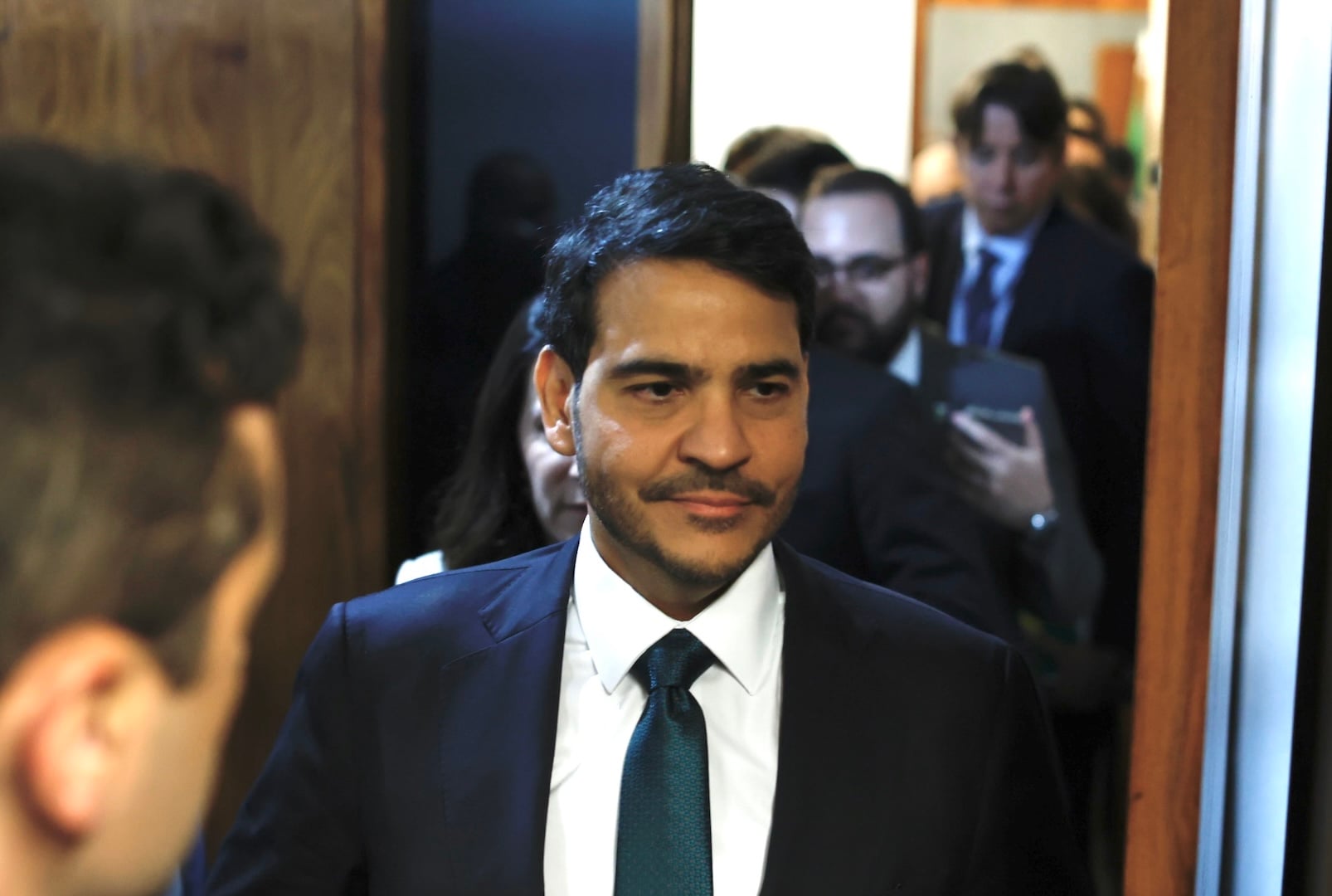Ministro da Agu defende Cnbb após Flávio Bolsonaro atacar entidade em Goiânia