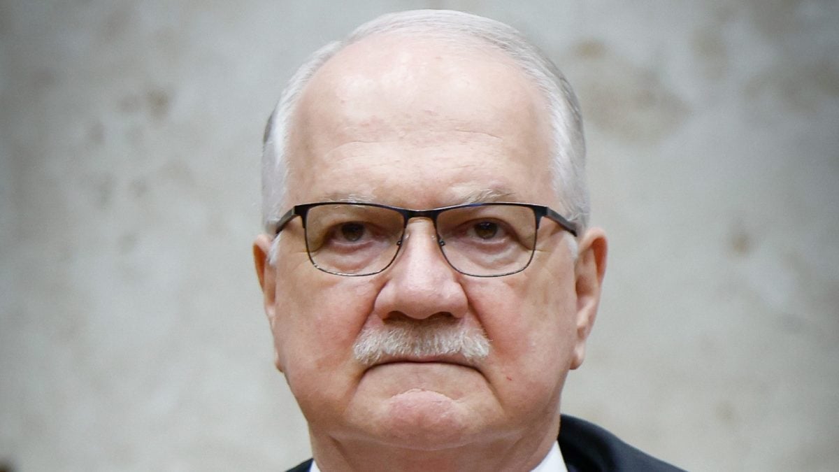 Fachin dá 24 horas para PF explicar situação do celular de Vorcaro