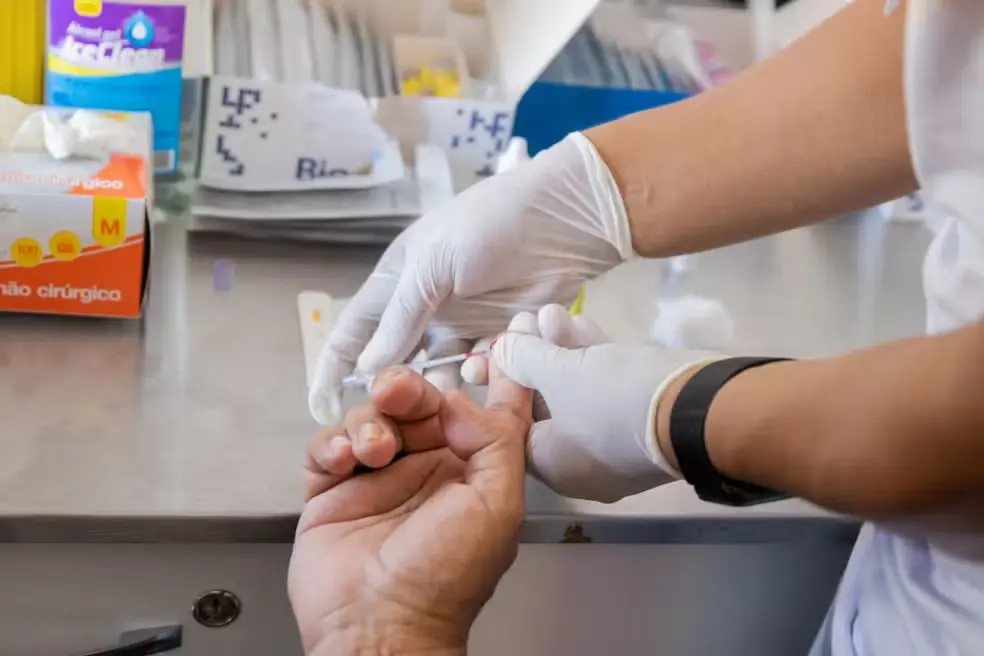 Goiás registra 7.056 casos de sífilis até agosto e reforça alerta para diagnóstico