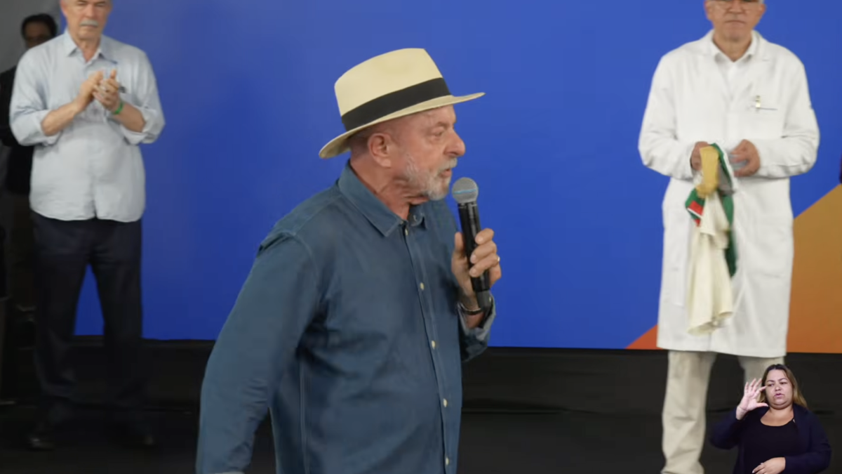 Lula sanciona lei para controle da saúde privada e recorda tragédia pessoal de Flávio Dino