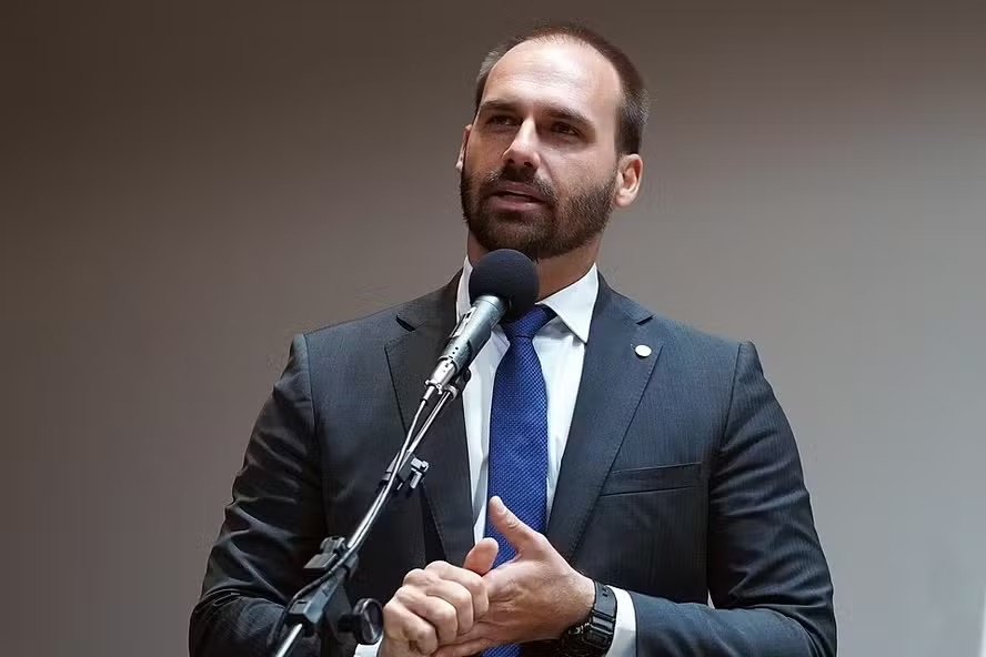 Ministério da Justiça demite Eduardo Bolsonaro da Polícia Federal