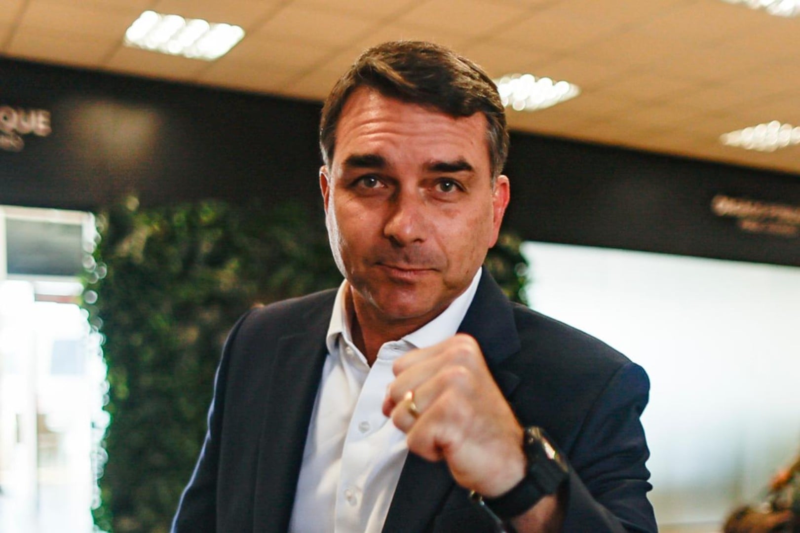 Flávio Bolsonaro lidera em 5 estados com menor pobreza extrema