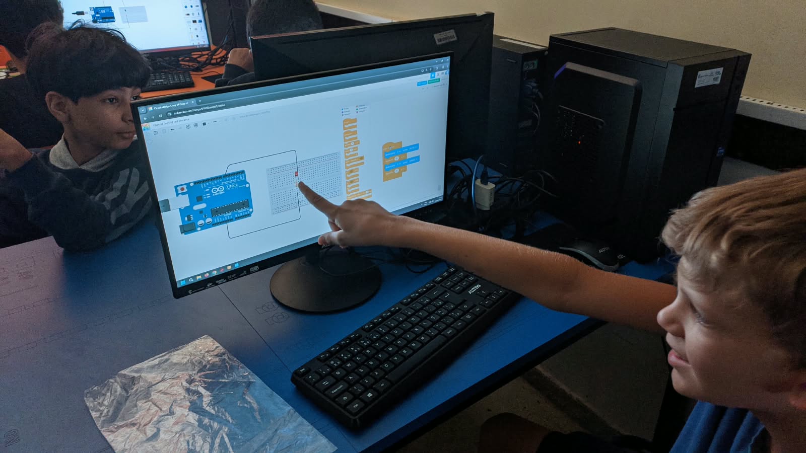 Goiás abre mais de 900 vagas gratuitas em cursos de robótica e tecnologia