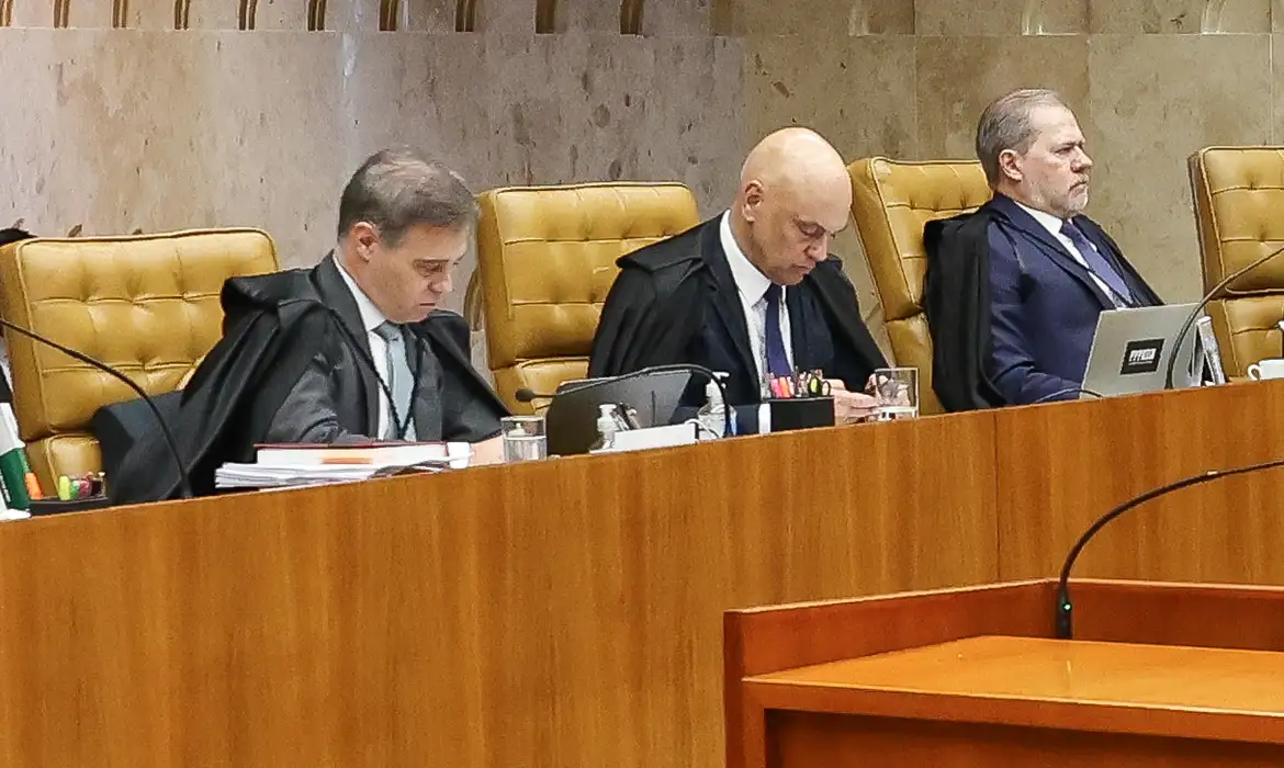Pedido de vista trava julgamento no STF sobre Moraes e Mendonça