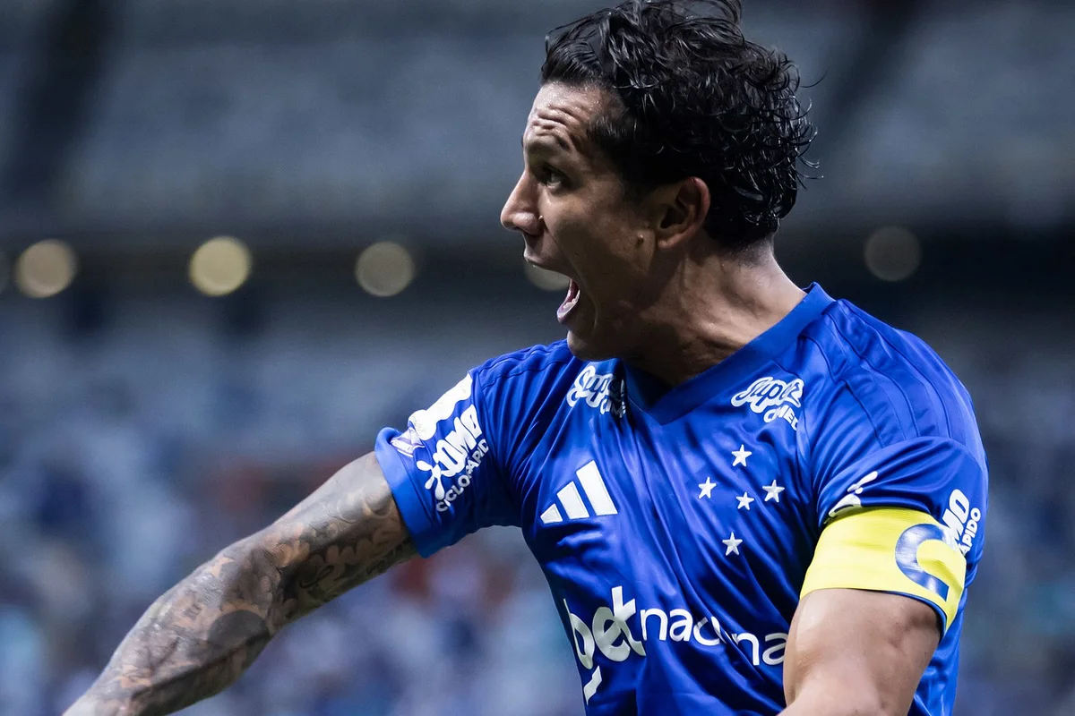 Cruzeiro derrota Athletico-PR e volta a vencer no Brasileirão