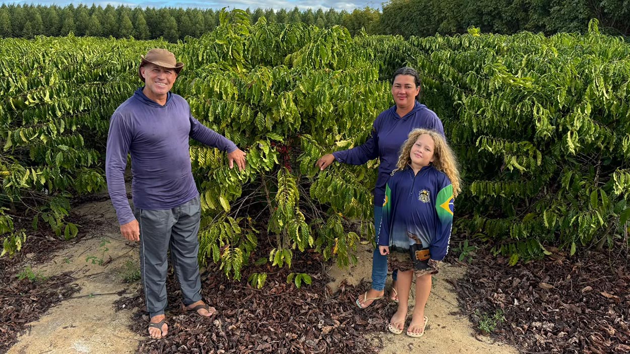 Casal transforma propriedade rural em espaço de produção e aprendizado