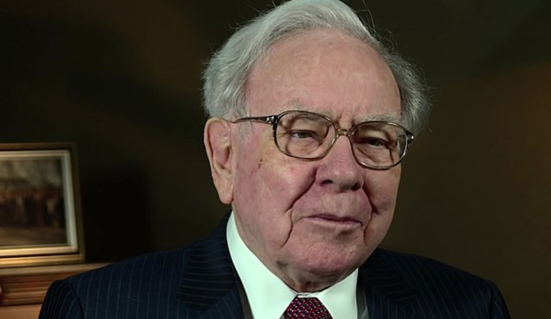 Warren Buffett deixa presidência do conselho da Berkshire aos 96 anos