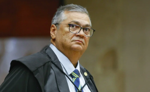 Dino pede a Fachin apuração sobre relação entre instituto fundado por Mendonça e Banco Master
