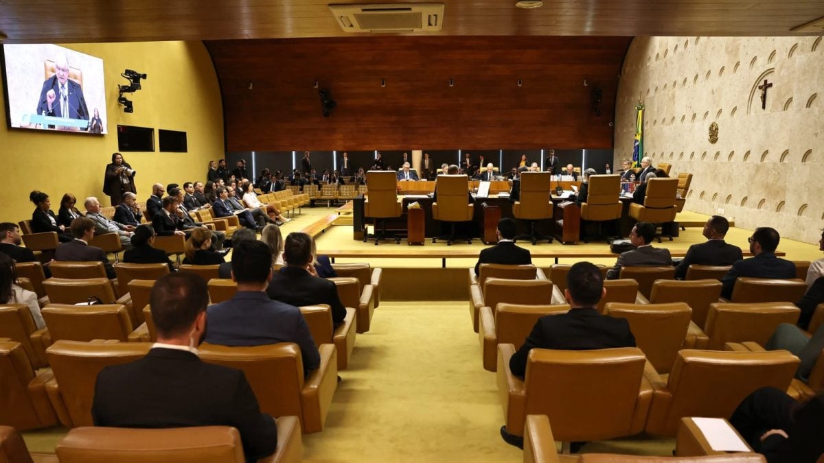 Nos bastidores do Supremo, Fachin e Dino se abraçam após embate e Mendonça expressa contrariedade