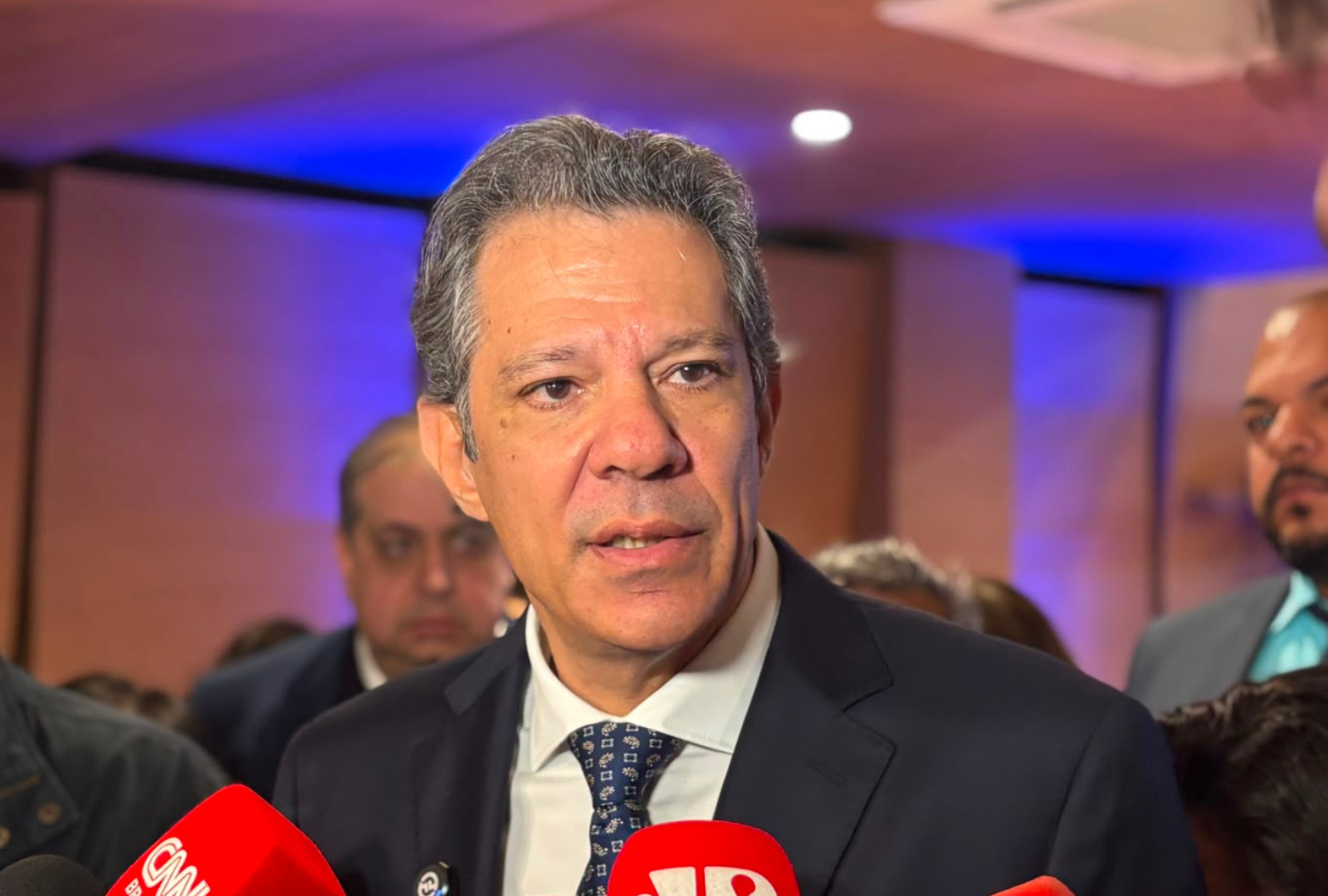 Haddad afirma que São Paulo retrocede na saúde e propõe fila inteligente
