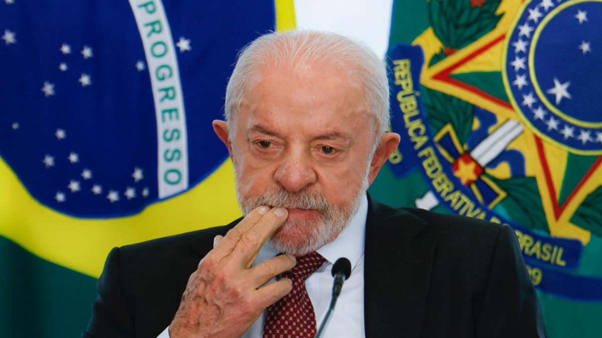 Lula defende investigações sem blindagem em programa eleitoral