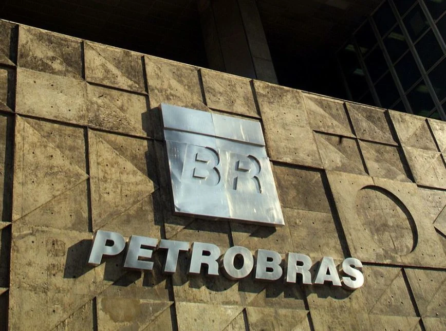 Petrobras aprova adesão a subsídio de R$ 1 por litro do diesel