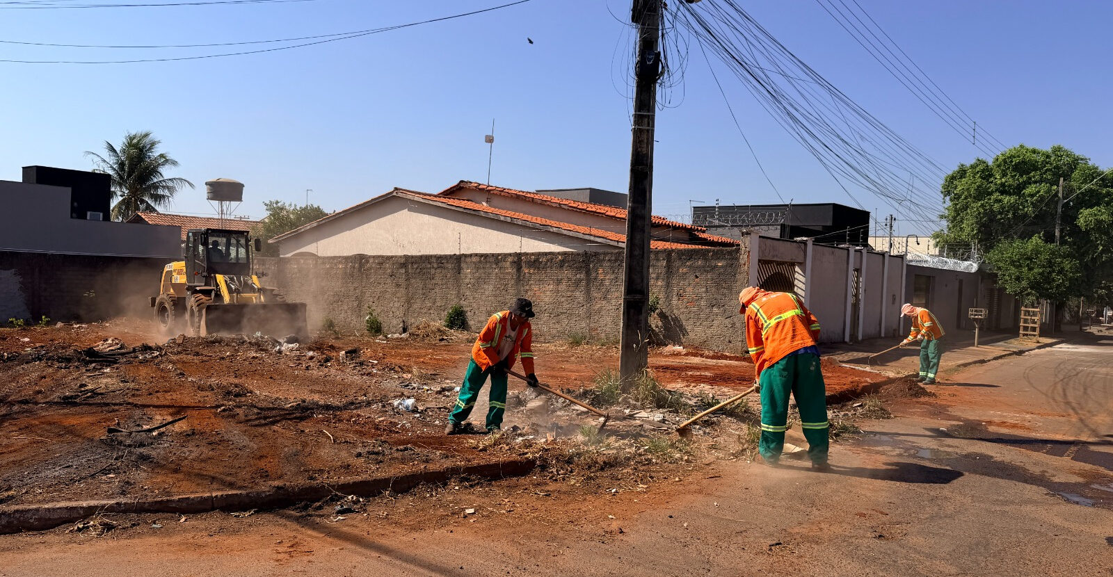 Comurg limpa lotes autuados em três setores de Goiânia