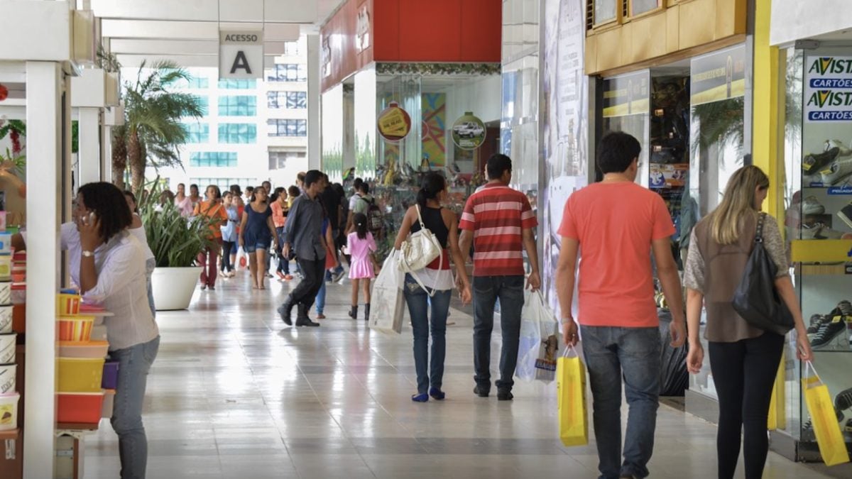 Vagas de fim de ano no comércio e serviços devem crescer 10%