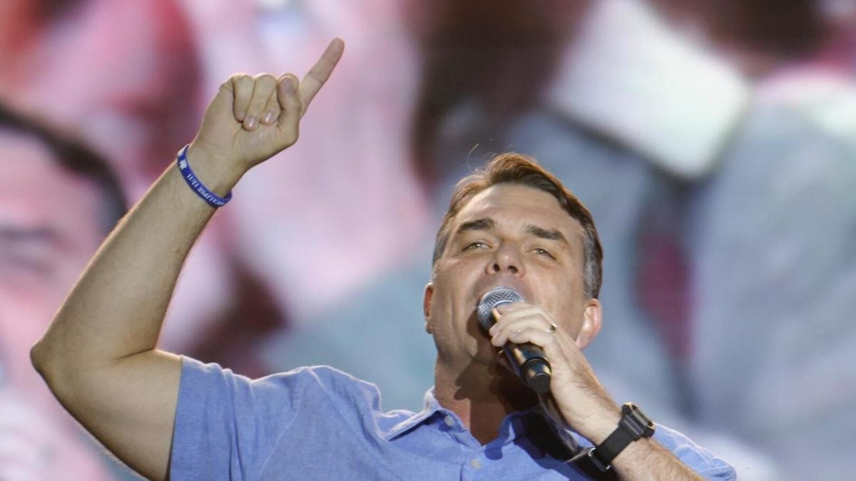 Flávio Bolsonaro diz que democracia vive sem ministros indicados por Lula no STF