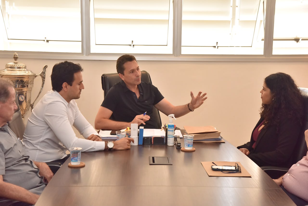 Vilela recebe equipe do Banco dos Brics para alinhar obras em Aparecida