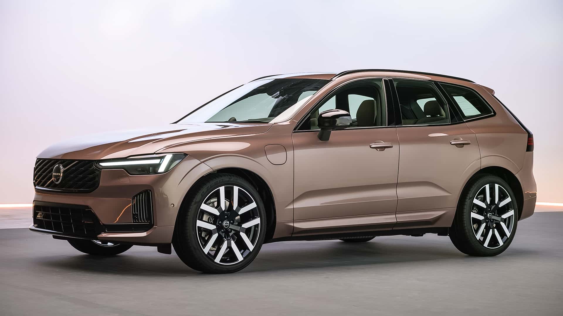 Novo Volvo Xc60 ganha bateria maior e autonomia elétrica de até 200 km